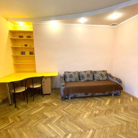 Квартира Біля Залізничного Вокзалу Вулиця Залізнична 10 До 5 Гостей إلفيف المظهر الخارجي الصورة
