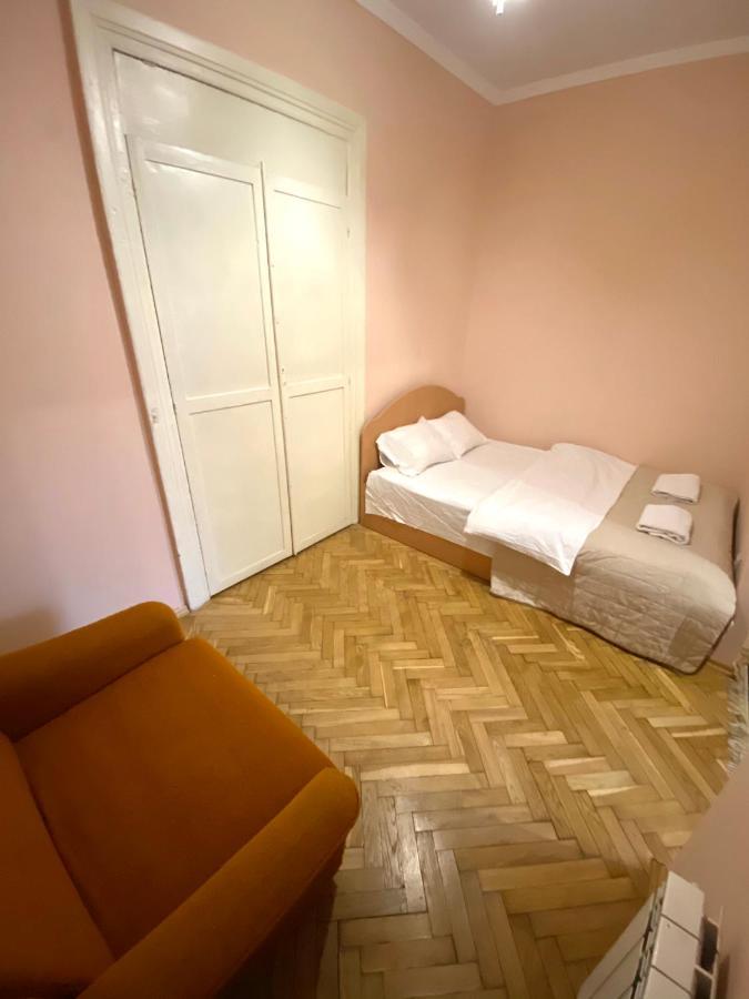 Квартира Біля Залізничного Вокзалу Вулиця Залізнична 10 До 5 Гостей إلفيف المظهر الخارجي الصورة