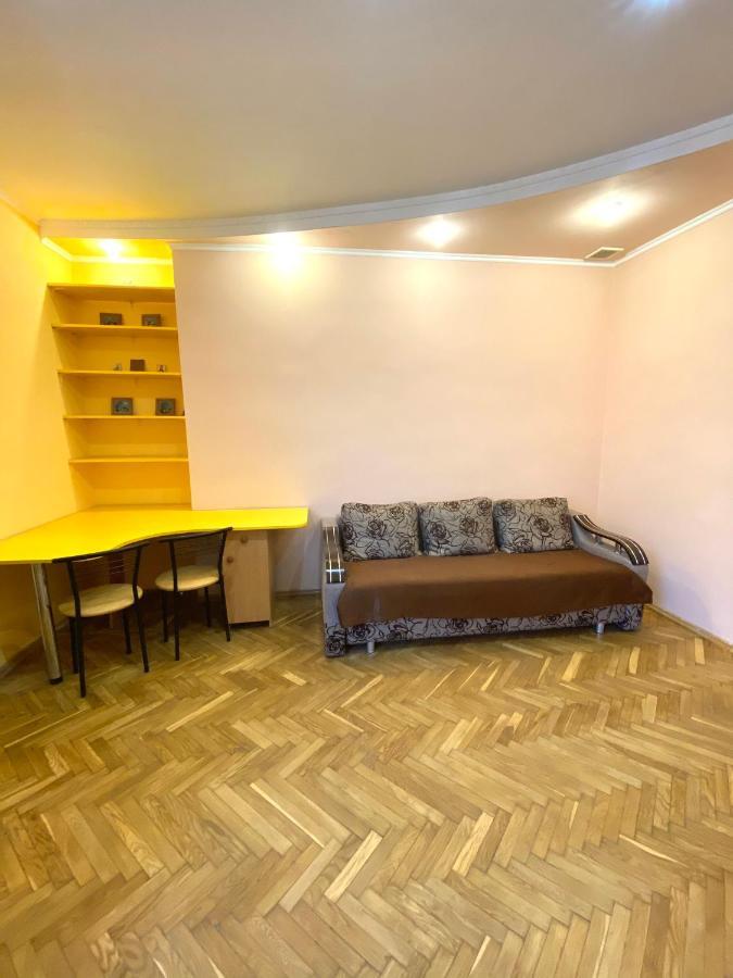 Квартира Біля Залізничного Вокзалу Вулиця Залізнична 10 До 5 Гостей إلفيف المظهر الخارجي الصورة
